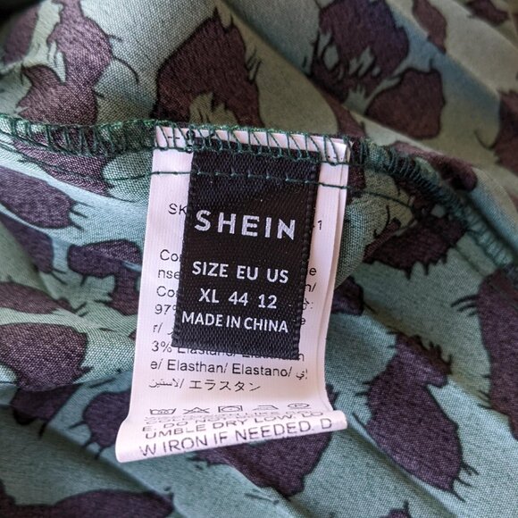 Leopard print dress with midi pleated skirt, lightweight wrinkle-free fabric - Picture 13 of 15